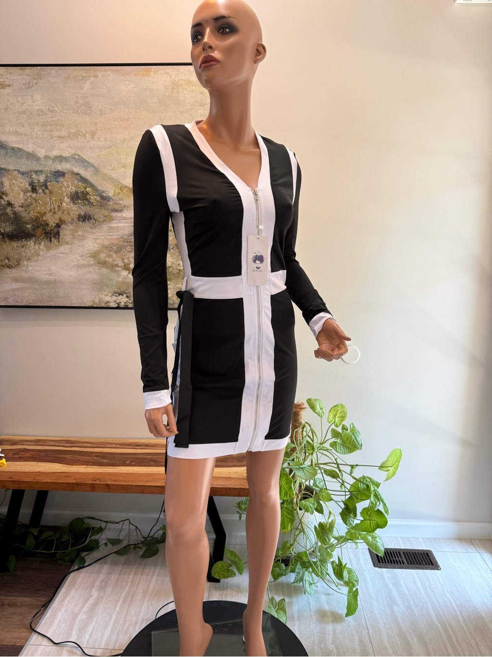 Black & White Long-Sleeve Zip-Front Mini Dress medium form fitting new tagged L